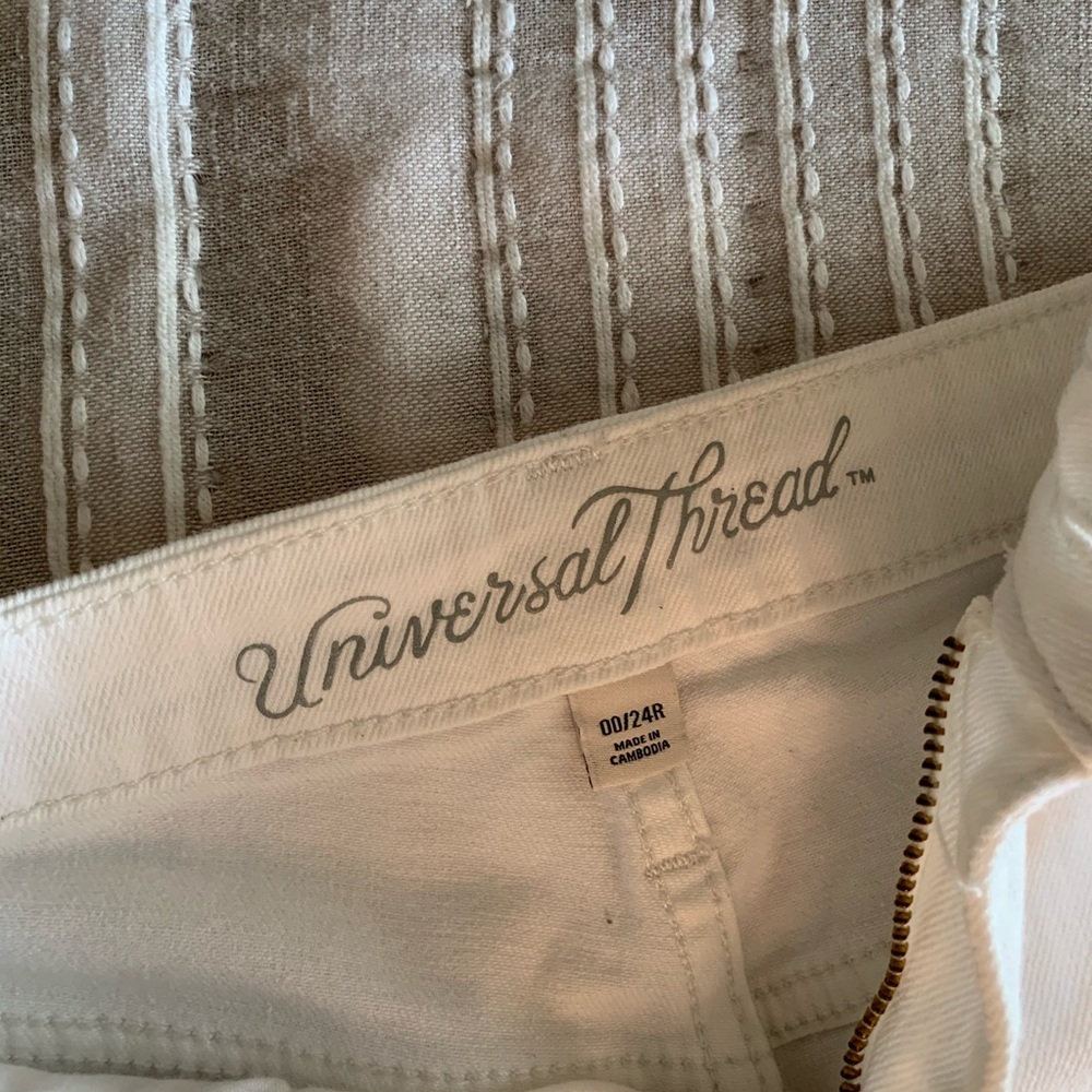 Universal Thread Shorts - Picture 2 of 3